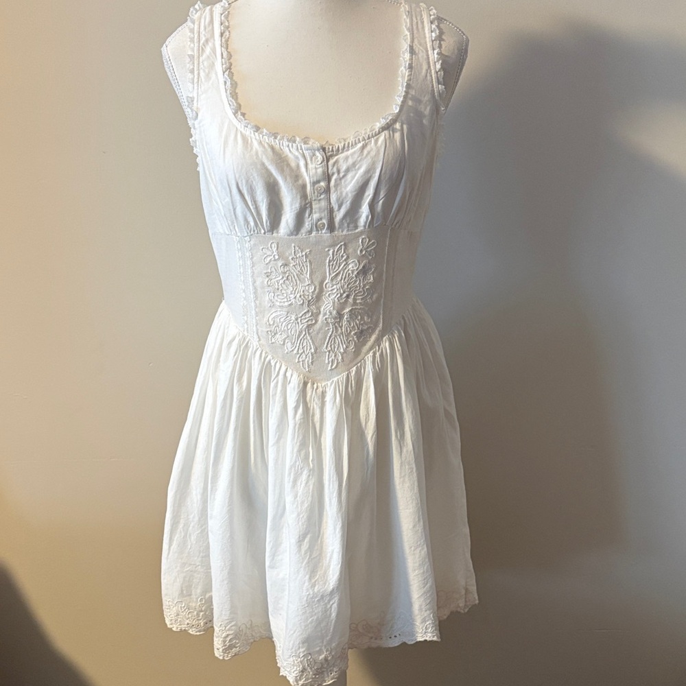 NWT Zara 100% Cotton White Embroidered Laces Sleeveless Dress. Size M